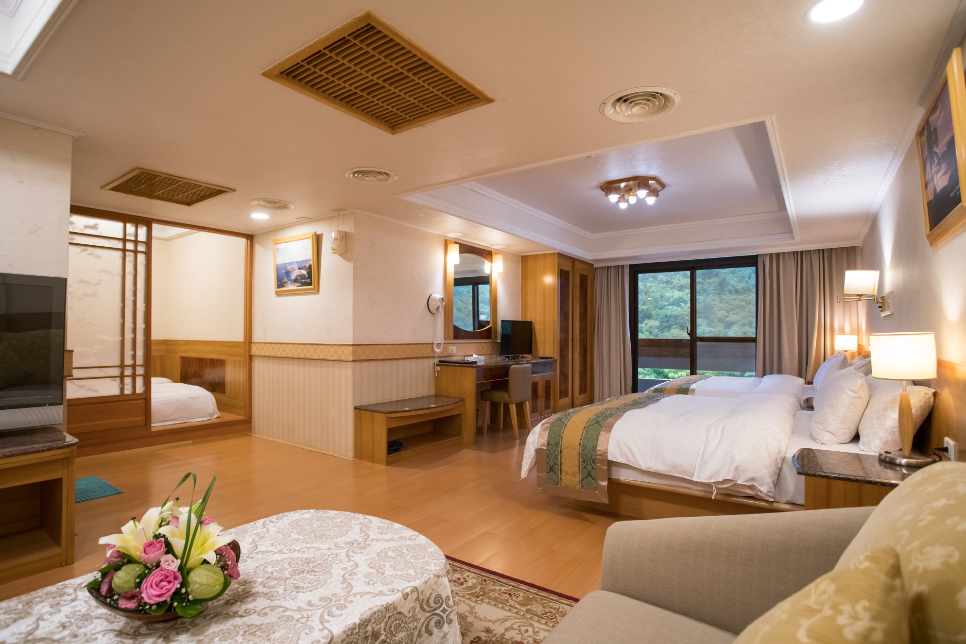東台溫泉飯店位於知本溫泉區中心，翻新後的客房與設施，讓您能更舒適的享受台東之旅